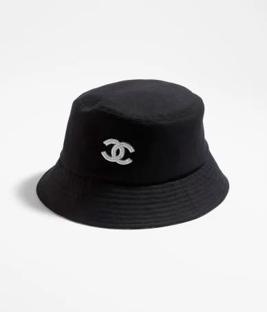 CHANEL - Bucket Hat Cotton & Glass Pearls, Black - AA8956B1053894305 - Headwear Chanel Bucket Hat, Chanel Street Style, Chanel 2023, Style Bucket Hat, Headwear Fashion, Chanel Hat, Outerwear Trends, Mode Chanel, Chanel Store