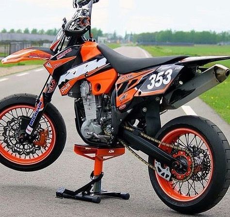 So you want to convert your dirt bike to a street-legal Supermoto? A Supermoto conversion will take your dirt bike performance to a new level on the street. Street Dirt Bike, Dirt Bike Modified, Ktm Dirt Bikes Wallpaper, Honda Supermoto, Blacked Out Dirtbike, Tape Drawing, Supermoto Bikes, Dirt Bikes For Sale, Future Bike