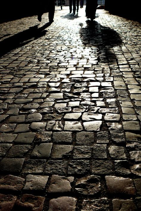 Victorian Orphan Aesthetic, Street Urchin Aesthetic, Victorian Street Aesthetic, Rain On Cobblestone, Cobbled Streets, Street Rats Aesthetic, Cobbled Streets Aesthetic, Victorian Street Scene, Old Cobblestone Streets