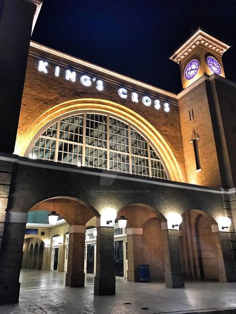 Kingscross Station, King Cross Station, Social Housing Architecture, Housing Architecture, London Overground, Kings Cross Station, Kings Cross, Potter Art, Train Stations