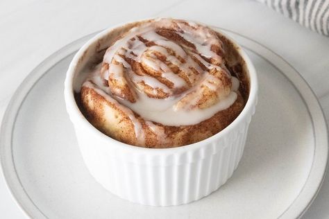 Make a Cinnamon Roll for One With No Baking or Yeast Required | ehow.com Cinnamon Roll For One, Single Serve Cinnamon Roll, Microwave Treats, Microwave Cooking Recipes, Baking Treats, Cinnamon Roll Dough, Dessert For Two, Cooking Dishes, Microwave Cooking