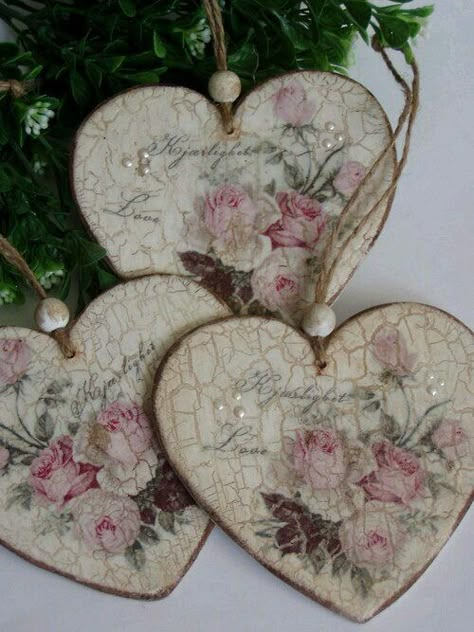 Decoration Shabby, Mod Podge Crafts, Decoupage Wood, Decoupage Diy, Shabby Chic Crafts, Decoupage Art, Diy Valentines Crafts, Decoupage Vintage, Decoration Originale