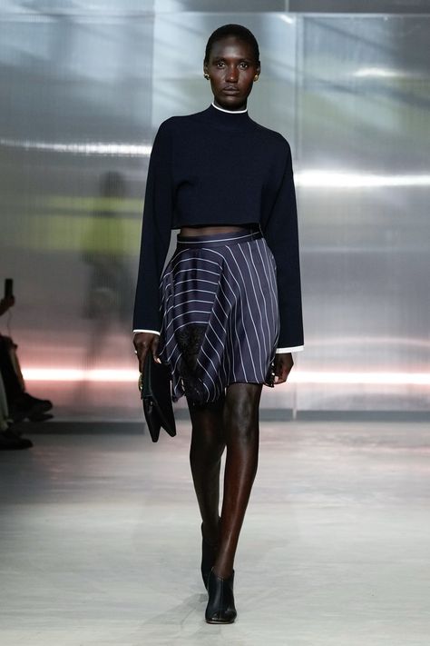 3.1 Phillip Lim Spring 2025 Ready-to-Wear https://www.vogue.com/fashion-shows/spring-2025-ready-to-wear/3-1-phillip-lim/slideshow/collection#24 Philip Lim, 2025 Fashion, Spring 2025, Vogue Runway, 3.1 Phillip Lim, Phillip Lim, Spring Summer Outfits, New York Fashion Week, New York Fashion