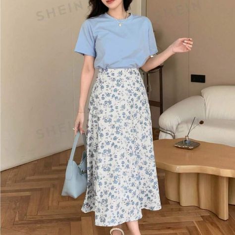 Cute Outfits With Maxi Skirts, Boho Chic Womens Fashion, Blue Floral Midi Skirt Outfit, Modest Bday Outfit, Casual Spring Skirt Outfits, Blue Flower Skirt Outfit, Semi Modest Summer Outfits, How To Style A Floral Skirt, Boho Womens Outfits