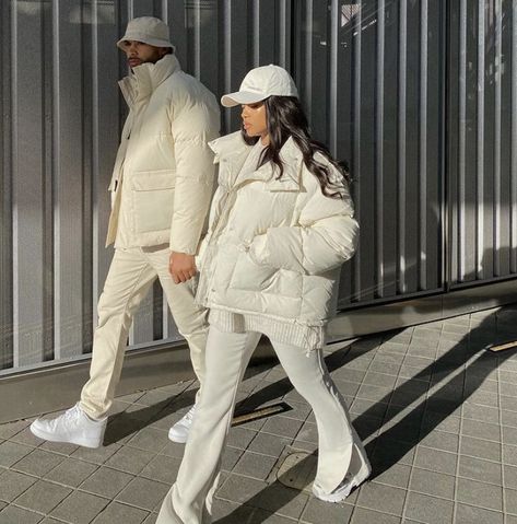 Streetwear Couple, Couple Outfits Matching, Puffer Jacket Outfit, Couple Matching Outfits, Couple Fits, Couples Outfit, Cute Couple Outfits, Stylish Couple, Matching Couple Outfits