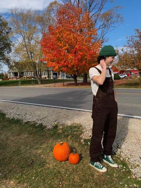 Overalls Outfit Fall Men, Brown Carhartt Overalls Outfit, Masc Overall Outfits, Converse Chuck 70s Outfit, Carhartt Overalls Outfit Men, Chuck 70s Outfit, Mens Overalls Outfits, Carhartt Overalls Outfit, Overalls Outfit Men