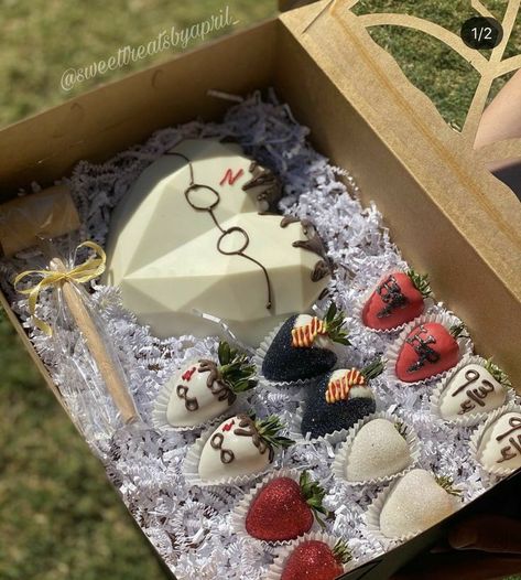 Harry Potter Chocolate Covered Strawberries, Harry Potter Breakable Heart, Harry Potter Strawberries, Harry Potter Chocolate Strawberries, Smashable Heart Chocolate, Breakable Chocolate Heart Ideas, Breakable Hearts, Breakable Chocolate, Valentine Strawberries