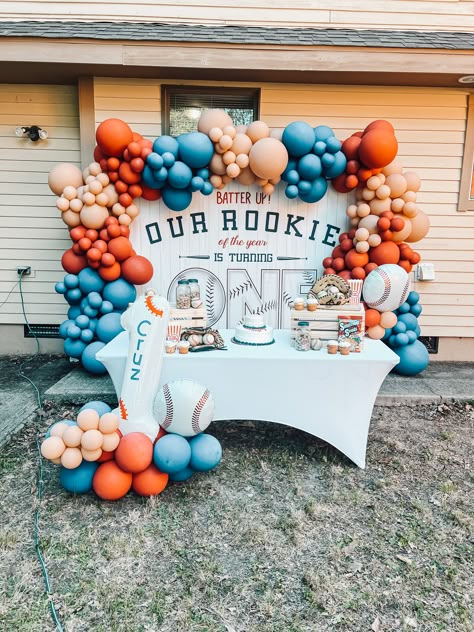 Rookie Of The Year Food Table, Son 1st Birthday Ideas, Astros 1st Birthday Party, Rookie Of The Year First Birthday Table Decor, First Rookie Year, Baseball Birthday Balloons, Rookie Year Table Decor, Rookie Of The Year Smash Cake Photos, Rookie Of The Year First Birthday Sports