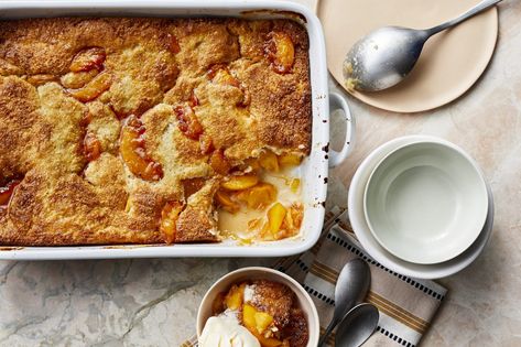 This easy peach cobbler recipe is one of our most popular desserts and is the pefect ending to any summertime meal. Fruit Cobbler Recipe, Fresh Peach Cobbler, Easy Peach Cobbler, Easy Peach Cobbler Recipe, Cobbler Easy, Southern Living Recipes, Peach Dessert Recipes, Most Popular Desserts, Baked Peach