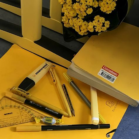 School Yellow Aesthetic, Yellow Studying Aesthetic, Yellow Math Aesthetic, Yellow School Aesthetic, Yellow Things Aesthetic, Yellow Study Aesthetic, Yellow Aesthetic Soft, Yellow Icons Aesthetic, Yellow Aesthetic Icon