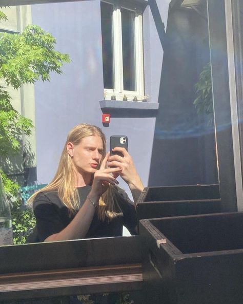 ·:* ✮ 𝑨𝑪𝑯𝑰𝑳𝑳𝑬𝑺 Blond Male Aesthetic, Blond Men Long Hair, Blonde Men Long Hair, Long Blond Hair Man, Man Long Blonde Hair, Blonde Long Hair Men, Guy With Long Blonde Hair, Men With Long Blonde Hair, Blond Hair Guy