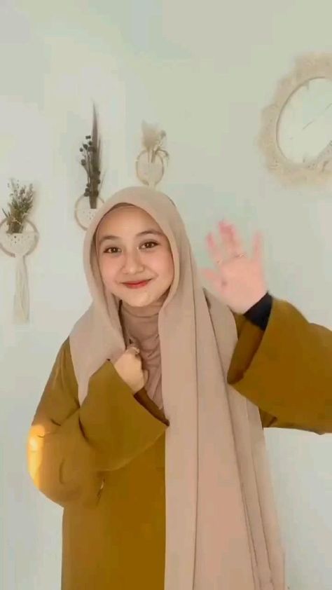 Indonesian Hijab Tutorial, Tutorial Bawal To Shawl, Bawal Tutorial, Hijab Syar'i Style, Shawl Tutorial, Aesthetic Hijab, Tutorial Hijab Pashmina, Wedding Wishlist, Simple Hijab Tutorial