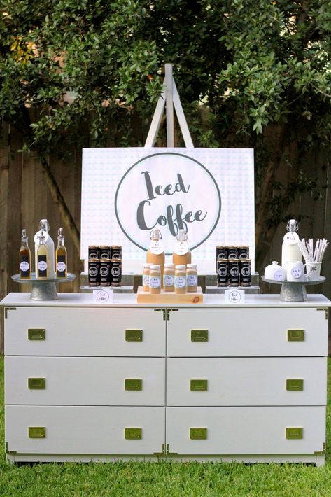 This Iced Coffee Bar is the perfect addition to ALL THE PARTIES (and showers and even weddings!)... Iced Coffee Bar, Coffee Bar Party, Coffee Bar Wedding, Cake Balloons, Graduation Party Foods, Diy Coffee Bar, Waffle Bar, Bar Image, Coffee Bar Design