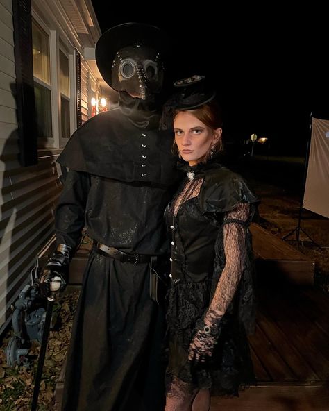 Plague Halloween Costume, Plague Victim Costume, Black Plauge Doctor, Halloween Costumes Plague Doctor, Plague Doctor Couple Costume, Plague Doctor Costume Diy, Witch Doctor Costume Female Diy, Female Plague Doctor Costume, Plague Doctor Costume Women