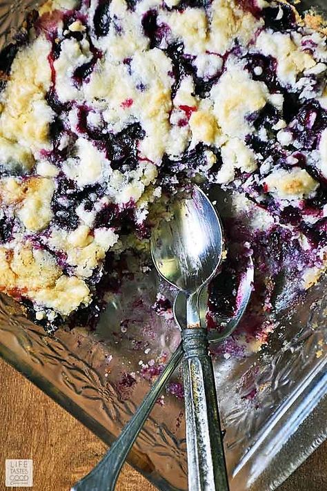 Blueberry Dump Cake, Cakes From Scratch, Blueberry Dump Cake Recipes, Cake Blueberry, Blueberry Desserts Recipes, Dump Recipes, Blueberry Dump Cakes, Recipes From Scratch, Blueberry Breakfast Cake