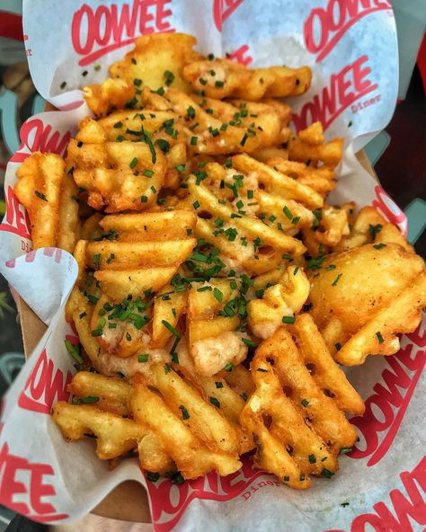 Waffles Fries, Fries Aesthetic, Waffle Fries, Food Babe, Garlic Fries, Food Therapy, Yummy Comfort Food, Unhealthy Food, Garlic Butter