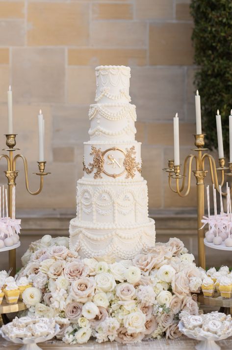 ✨ Just had to share the breathtaking wedding cake from a gorgeous Greystone Mansion Beverly Hills wedding! 🎂💍 

The cake was not just a treat for the taste buds but a true work of art. Every tier told a story, adorned with delicate flowers and intricate designs. It was a beautiful statement piece that reflected the elegance and charm of the entire celebration. 👰🤵🥂💕

Venue // @greystonebh
Coordinating // @tdahlgrenevents
Photographer // @kaitiebrainerdphoto
Florals // @celebrateflorals
Cake // @cakegoodness
DJ // @ohwattanight
Catering // @24carrotscatering
Coffee Bar // @blankbeverage
Signage // @beau.paperie
Rentals // @harryspartyrental

#WeddingGoals #BeverlyHillsWedding #CakeArtistry #LoveInBloom #WeddingInspiration Baroque Wedding Cake, Black And Blush Wedding, Mansion Beverly Hills, Blush Wedding Cake, Wedding Cake Tasting, Beverly Hills Wedding, Greystone Mansion, Baroque Wedding, Hills Wedding