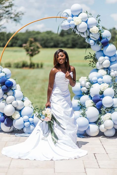 Balloon Arch For Wedding Ceremony, Blue Wedding Balloons, Blue Wedding Balloon Arch, Diy Wedding Balloon Arch, Wedding Balloon Display, Wedding Balloon Backdrop Ideas, Balloon Arch Wedding Ceremony, Wedding Balloon Decorations Outdoor, Wedding Balloon Decorations Receptions