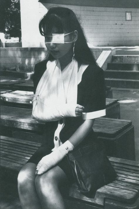 “MY WORK’S NOT ONLY ABOUT MY OBSESSION WITH JAPANESE WOMEN, IT’S ABOUT MEDICAL FETISHISM AND MY FASCINATION WITH ACCIDENTS” – ROMAIN SLOCOMBE, 1997 Beautiful Japanese girls are photographed in casts and bandages, victims of unknown traumas in the neon streets and hospital rooms. These are the “broken dolls” of Romain Slocombe’s Tokyo, a city seething … Broken Doll, Japanese Photography, 일본 패션, Juxtapoz Magazine, Medical Art, Art Diary, Japanese Aesthetic, 영감을 주는 캐릭터, 인물 사진