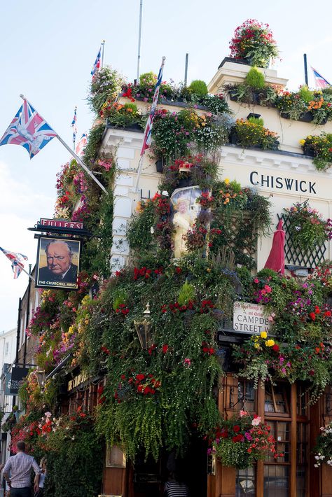 London || The Churchill Arms Churchill Arms London, London Vision Board, Chiswick London, Tea In London, Flowers To Draw, Welcome To London, London 2022, Restaurant Inspiration, Uk Summer