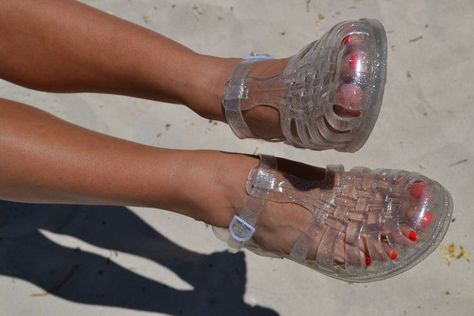 Sandal Design, Shoes Silver, Sandals Outfit, Star Shoes, Jelly Shoes, Gorgeous Shoes, Jelly Sandals, Silver Shoes, Designer Sandals