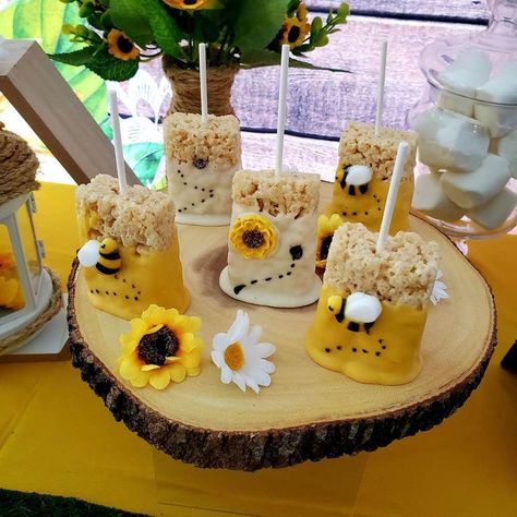 Bee Themed Gender Reveal, Baby Gender Reveal Party Decorations, Honey Bee Baby Shower, Gender Reveal Party Theme, Sunflower Baby Showers, Bee Baby Shower Theme, Baby Reveal Party, Disney Baby Shower, Mommy To Bee