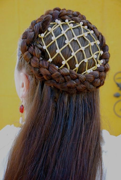 Historical Hairstyles, Medieval Hairstyles, Hair Net, Medieval Clothing, Hair Photo, Hair Dos, Pretty Hairstyles, Hair And Nails, Thick Hair Styles