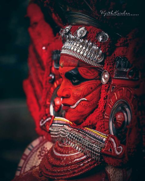 Theyam Art Form, Muthappan Wallpaper Hd, Theyyam Hd Wallpaper, Theyyam Photography, Kadhakali Photography Hd, Kathakali Images, Kathakali Photography, Kerala Theyyam Photography, Indian Dances