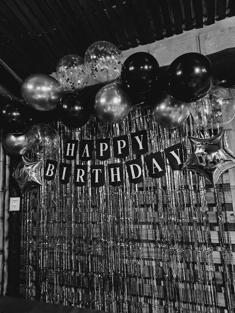 18th Birthday Party Black And White, Black And White Bday Party Ideas, Black White Silver Birthday Decorations, Silver And Black Birthday Decorations, Black And Silver Birthday Theme, Black Birthday Decorations, Birthday Black And White, 17. Geburtstag, Black Party Decorations