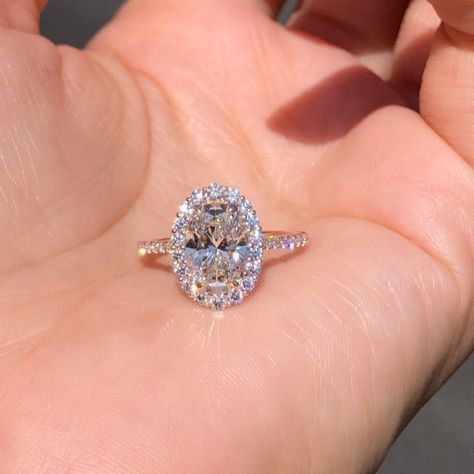 𝑹𝑭 𝑪𝒐𝒍𝒍𝒆𝒄𝒕𝒊𝒐𝒏 on Instagram: “This stunning Oval cut diamond set with halo design and shines from every angle🤩 would you say YES to this oval beauty?! 𝑱𝒖𝒍𝒊𝒆𝒕𝒕𝒆 𝒐𝒗𝒂𝒍…” Luxury Elegant Oval Halo Ring, Luxury Oval Halo Ring For Proposal, Elegant Oval Halo Ring, Oval Halo Diamond Ring For Proposal, Oval Engagement Ring With Double Halo, Oval Cut Diamond Engagement Ring, Oval Halo Engagement Ring, Wedding Ring For Her, Vintage Diamond Rings