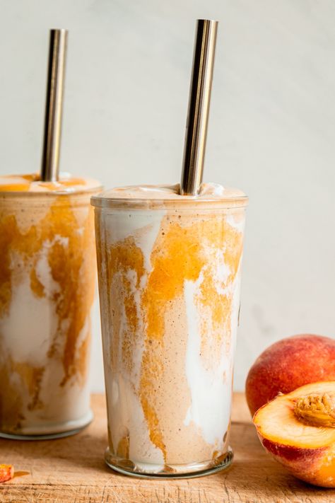 Cool Smoothies, Vegan Protein Smoothie Recipes, Peach Meals, Peach Protein Smoothie, Smoothie Protein Recipes, Peach Smoothie Recipes Healthy, Healthy High Protein Smoothies, Smoothie Photography, Peaches And Cream Smoothie