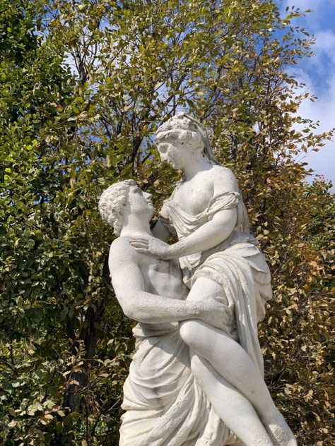 Statues Kissing, Statues In Love, Man And Woman Statue, Love Sculpture Art, Lovers Statue, Greek Sculptures, Italian Statues, Carrying Positions, Greek Love