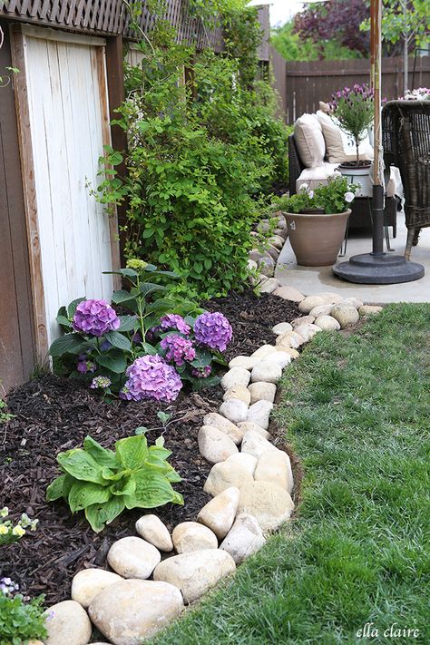 DIY River Rock Planter Border~ see all of the details at ellaclaireinspired.com Rock Flower Beds, Rock Planters, Landscape Gardening, River Rock Landscaping, Landscape Edging, Lawn Edging, Rock Garden Landscaping, Landscape Designs, Have Inspiration