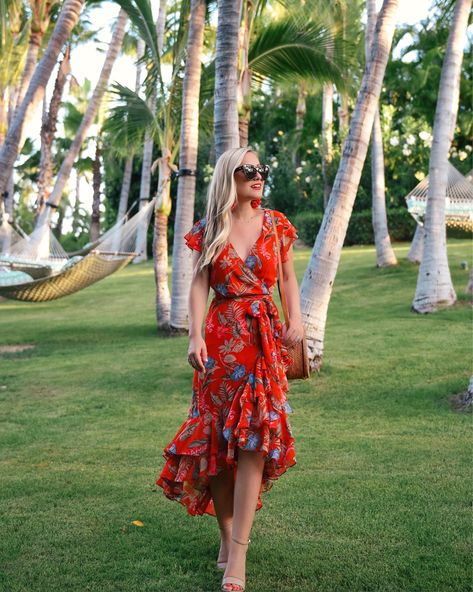 Red Floral Dress Outfit, Short Red Dress Outfit, Ruffle Dress Outfit, Dress Outfits Party, Floral Dress Outfits, Floral Ruffle Dress, Cute Dress Outfits, Ootd Photography, Designer Tshirt