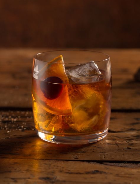 Bourbon Mixed Drinks, Old Fashion Cocktail, Maple Old Fashioned, Rye Whiskey Cocktail, Maple Cocktail, Bourbon Drinks Recipes, Manhattan Cocktail Recipe, Festive Holiday Cocktails, Knob Creek