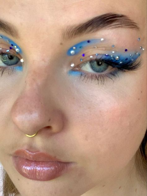 Jewel Eye Makeup Rhinestones, Makeup With Rhinestones, Planet Makeup, Ideas Maquillaje, Coachella Makeup, Funky Makeup, Rhinestone Makeup, Swag Makeup, Ethereal Makeup