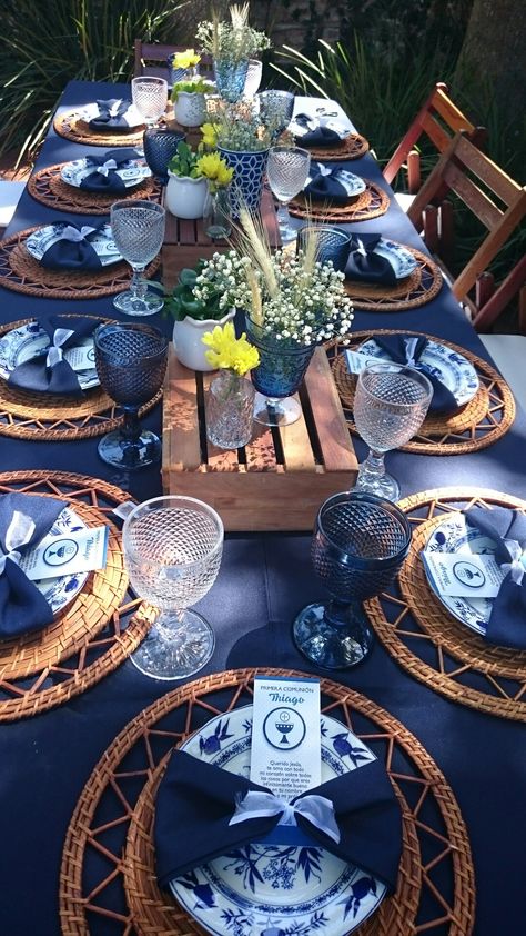 Outdoor Dinner Table Decor Night, Spring Summer Table Decor, Indigo Table Setting, Blue And White Plates, Blue Table Settings, Navy Table, Wedding Themes Summer, Tafel Decor, Table Setting Decor