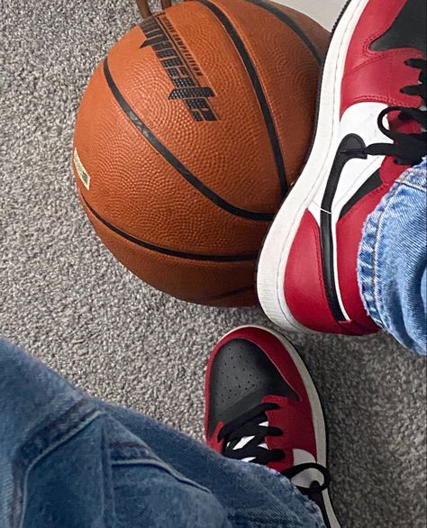 Basketball Men Aesthetic, Basket Boy Aesthetic, Red Basketball Aesthetic, Basketball Guy Aesthetic, Basketball Boy Aesthetic, Basketball Aesthetic Boy, Mark Basketball, Basketball Core, Ryan Shay