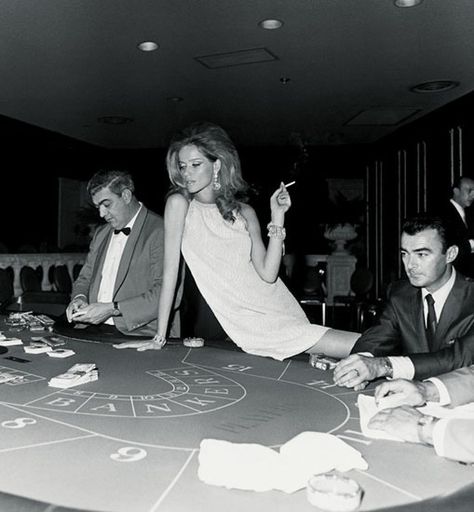 Franco Rubartelli, 1967 Fashion, Mafia Wives, 007 Casino Royale, Old Vegas, Paris Vogue, Jerry Hall, Jean Shrimpton, Mode Editorials