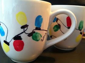 Gifts for grandparents. Make the light bulbs with Petey's fingerprints. Diy Christmas Mugs, Diy Sharpie Mug, Buttered Rum, Christmas Crafty, Mug Crafts, Christmas Gifts For Parents, Diy Mugs, Homemade Christmas Gifts, Gifts For Grandparents