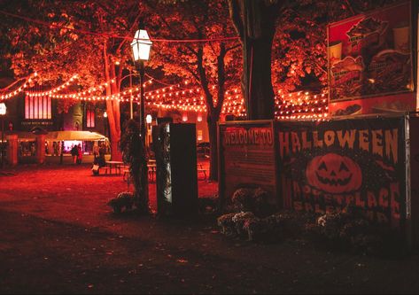 Salem During Halloween, Salem Fall Aesthetic, Salem Astethic, Salem Aesthetic Witches, Salem Halloween Aesthetic, Halloween Fun Aesthetic, Salem Massachusetts Halloween, Salem Core, Salem Massachusetts Halloween Aesthetic