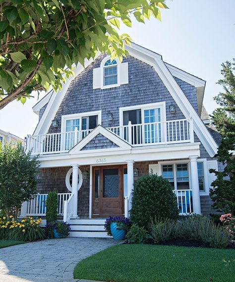 My favorite Jersey Shore beach town (part 2) | Cuckoo4Design Dutch Colonial Exterior, Beach House Inspiration, Jersey Shore Beach, Beach Home Interiors, Beach House Exterior, Colonial Exterior, Shore House, Home Decor Style, Beach House Style