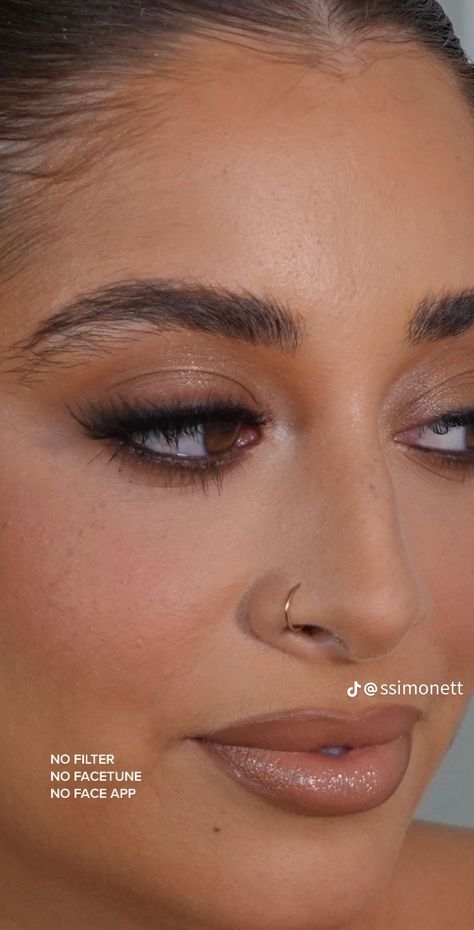 One Eyeshadow Look Simple, Make Up Almond Eyes, Black Tie Event Makeup, Makeup For Orange Dress, Going Out Makeup Looks, Night Out Makeup Looks, Work Makeup Ideas, Contrast Makeup, Work Makeup