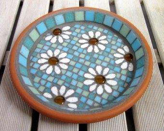 Mosaic Bird Bath, Diy Mosaic Projects, Mosaic Stepping Stone, Mosaic Birdbath, Daisy Garden, Pastel White, Mosaic Garden Art, Terracotta Flower Pots, Mosaic Birds