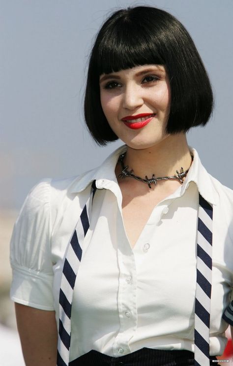 Gemma Arterton british beauty Gemma Arteton, Gemma Artenton, Kelly Jones, St Trinians, Bob Hairstyles With Bangs, Prince Of Persia, Bob Haircut With Bangs, Gemma Arterton, Hair Girl