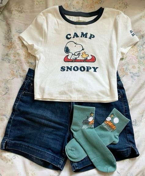 Snoopy Shirt Outfit, Camp Clothes Aesthetic, School Camp Outfits, Summer Camp Fits, Snoopy Outfit, Snoopy Camping, Snoopy Clothes, Snoopy Costume, Summer Camp Outfits