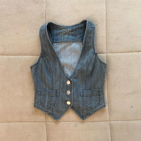 Y2K 2000s Mini Light Wash Denim Waistcoat / Vest With Pockets #y2k #y2kfashion #2000s #2000sfashion #vest #depop #depopamplified #depopseller Women Denim Vest, Red Denim Vest Outfit, Jean Vest Aesthetic, Denim Vests For Women, Mini Denim Vest Outfit, Vest Outfits Denim, Harry Styles Vest Outfit, Diy Denim Vest From Jeans, Jean Vest Pattern