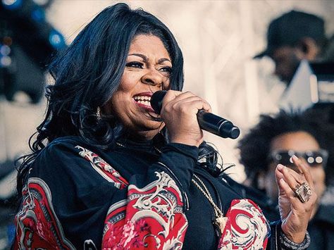 Gospel singer Kim Burrell preached against homosexuality during the new year and holiday season and is now getting backlash for her comments calling homosexuality "perversion." Kim Burrell, Gospel Singer, Gospel Music, Global News, News Stories, Pay Attention, Diva, Holiday Season, Musical