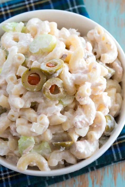 The best cold tuna pasta salad! This creamy macaroni salad with mayonnaise is great for potlucks or add peas for a complete meal! Tuna Mac Salad, Cold Tuna Pasta Salad, Salad With Mayonnaise, Fish Taco Salad, Creamy Macaroni Salad, Tuna Macaroni Salad, Tuna Pasta Salad, What Is Healthy Food, Tuna Salad Pasta