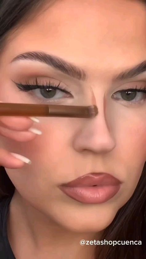 Nose contour Face Contouring Makeup, Nose Contour, Nose Makeup, Learn Makeup, Beauty Makeup Tutorial, Makeup For Hazel Eyes, Nose Contouring, Lip Makeup Tutorial, Makeup Artist Tips